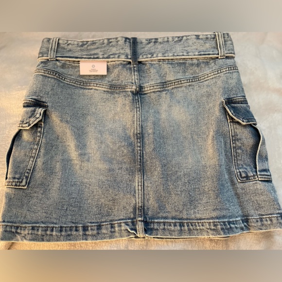 NWT SO Mid Rise Stretchy Jean Skirt With Belt And  Side Pockets Sz. 13 Juniors - Picture 2 of 10